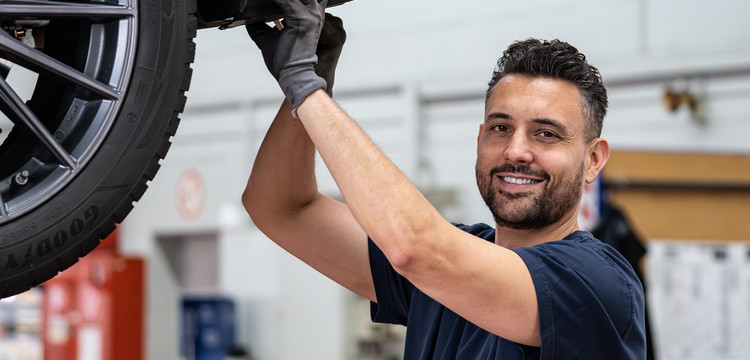 Christoph Langer, KFZ-Mechatroniker