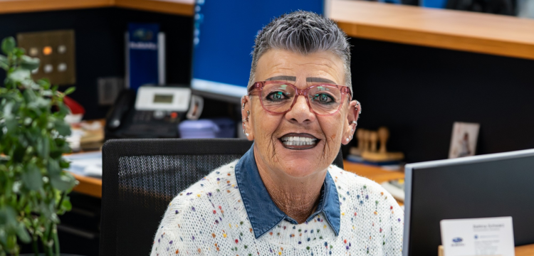 Bettina  Schwarz, Serviceassistentin